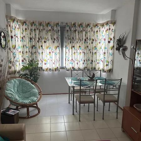Caesar Front Apartment *